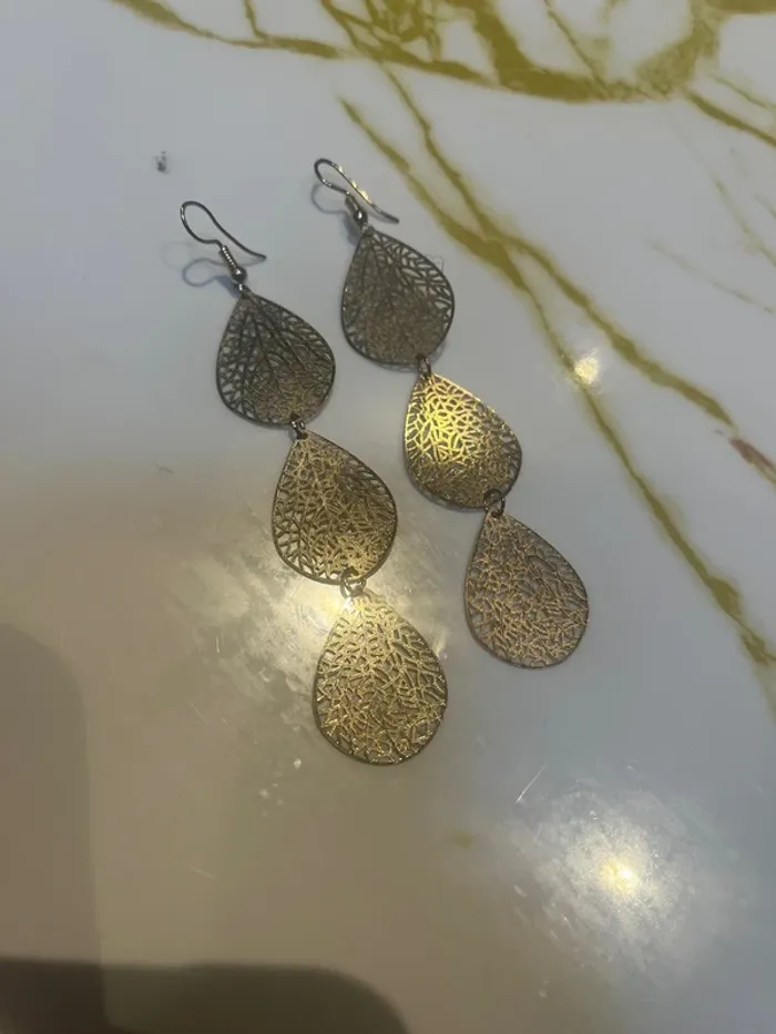 Boucle pendante dorée - photo numéro 3