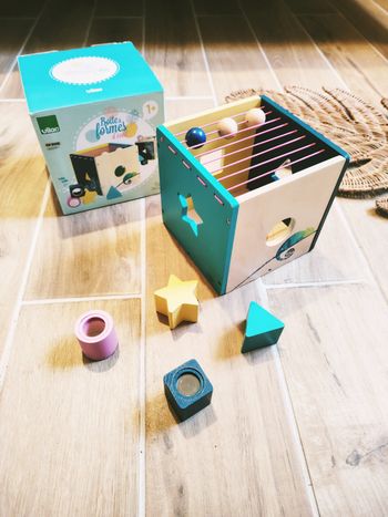 ⭐ Cube boîte à formes multi activités en bois marque Vilac