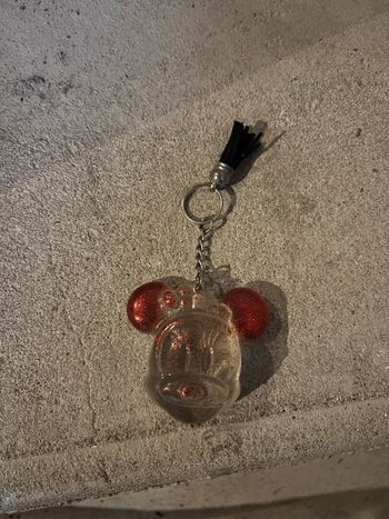 Porte clef Mickey en résine 