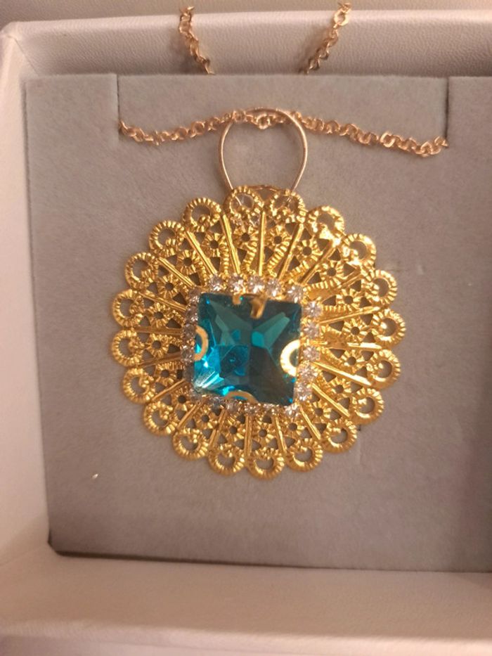Collier avec pendentif doré et strass bleu turquoise - photo numéro 6