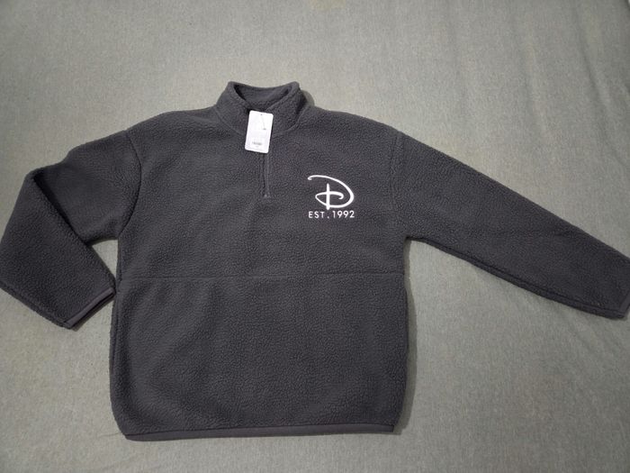 Sweat Polaire logo Disneyland Paris Mickey taille L + 1 goodies Disney - photo numéro 4