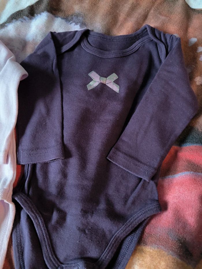 Lot 3 bodies 9 mois fille - photo numéro 5