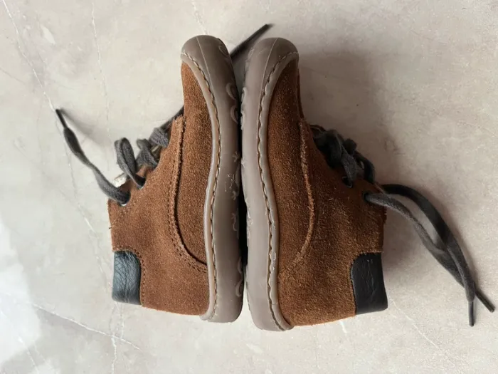 Chaussures bébé en cuir suédé Saxo Blues marron jamais portée – pointure 20 - photo numéro 5