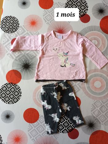 Tenue ensemble licorne 🦄 taille 1 mois