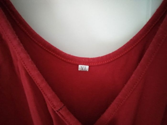 Haut rouge asymétrique - photo numéro 2