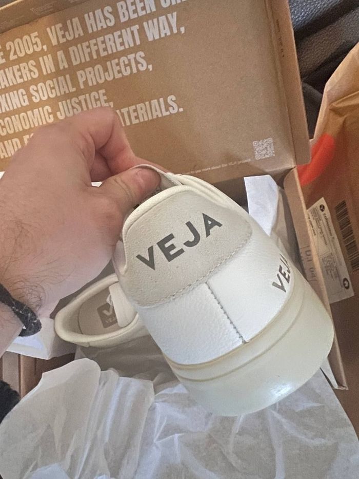 Veja chaussures basket taille 40 blanche et grise neuf