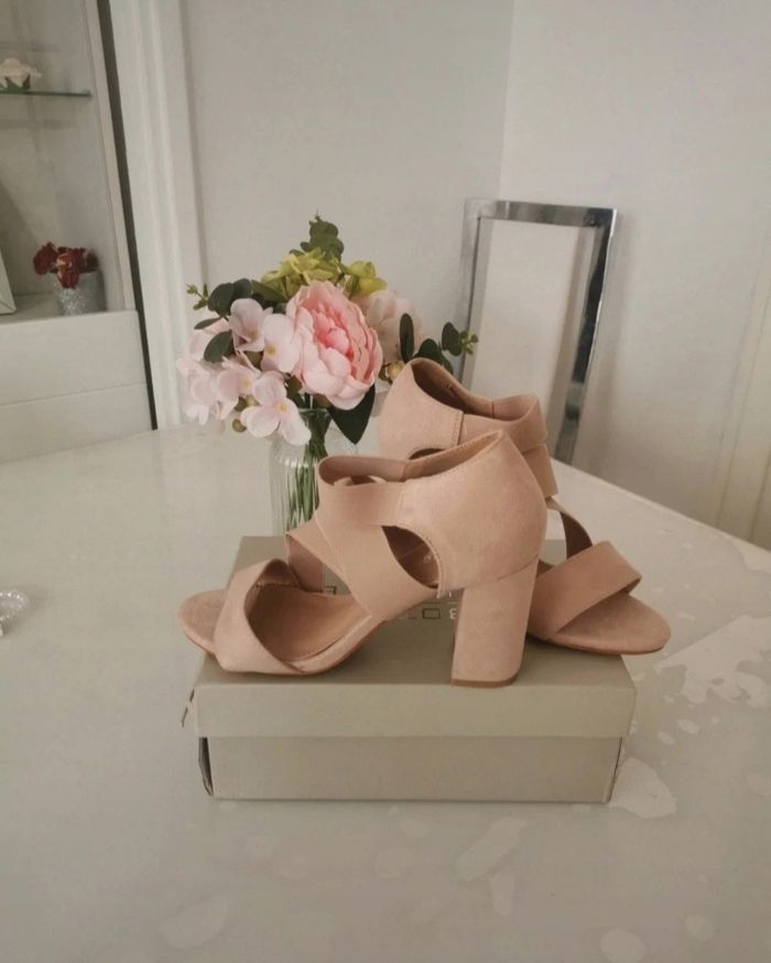 🤎🤍Jolie Paires De Sandales La Bottine Souriante 🤎🤍 - photo numéro 3