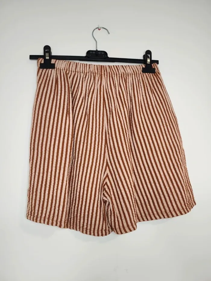 Short Rayé unique Neuf - photo numéro 2