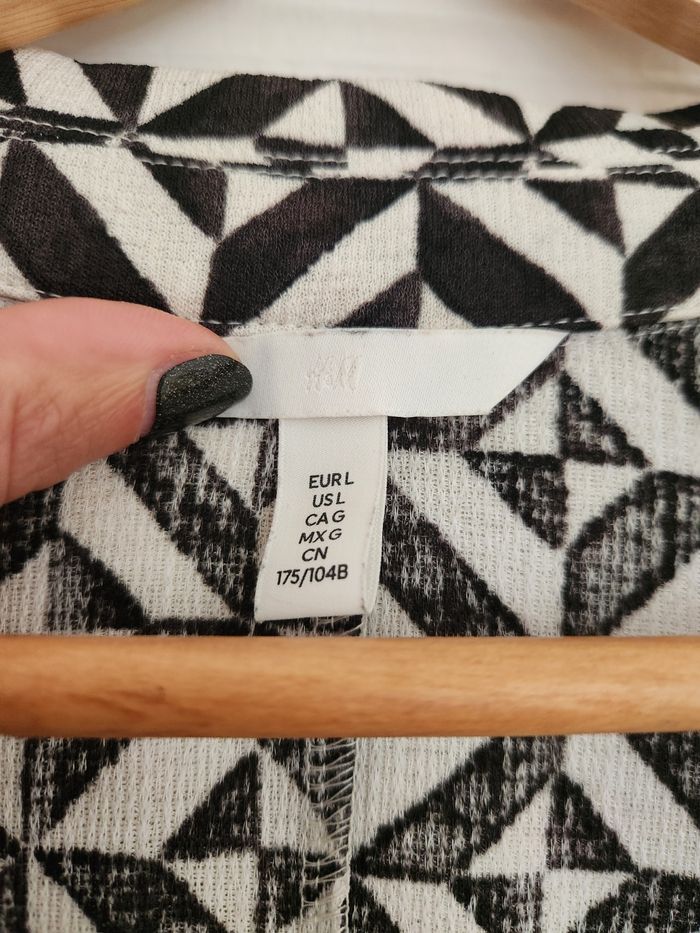 Robe noire et blanc à motifs H&M. - photo numéro 2