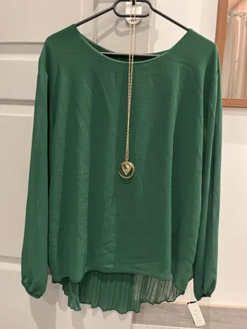 Blouse avec son sautoir