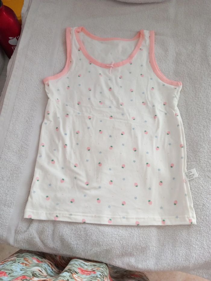 🚼3 Tee-shirts Neuf coton elasthan 8/10 ans - photo numéro 4