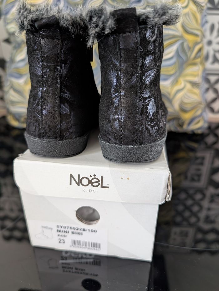 Chaussures montantes en cuir tout doux et souple. Taille 23. Neuf. Noël - photo numéro 2