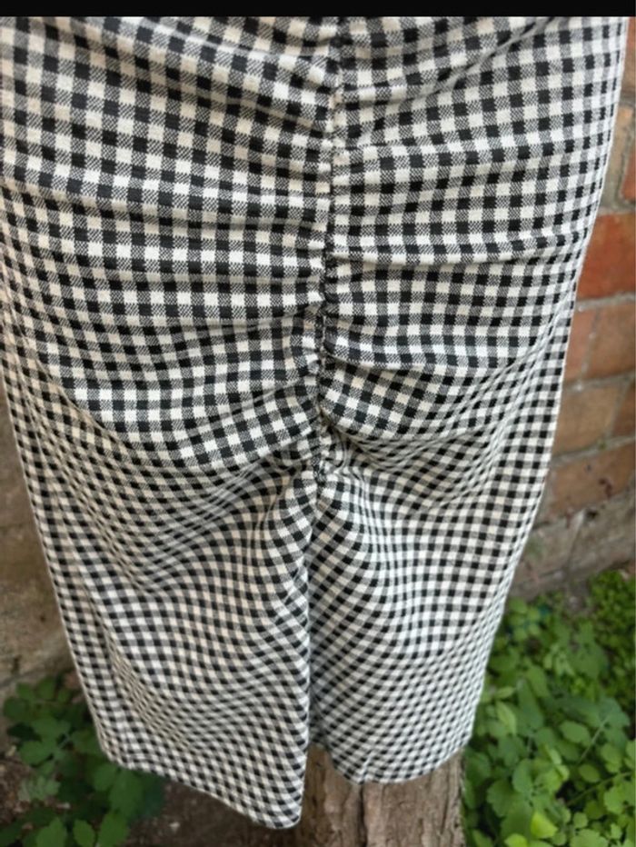 Jupe à carreaux noir et blanc Zara longueur genoux - photo numéro 4
