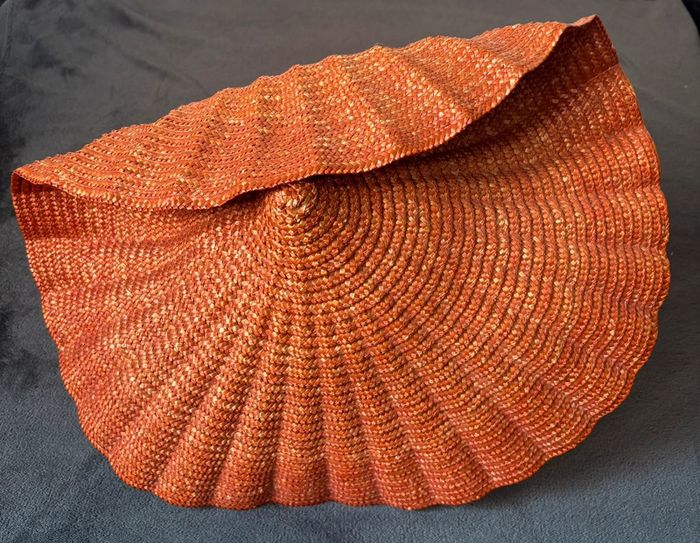 Chapeau de paille et fleurs orange - photo numéro 3