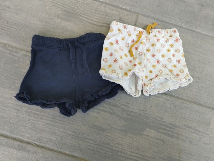 Lot n°394 Lot de deux shorts Gémo 12 mois - photo numéro 2