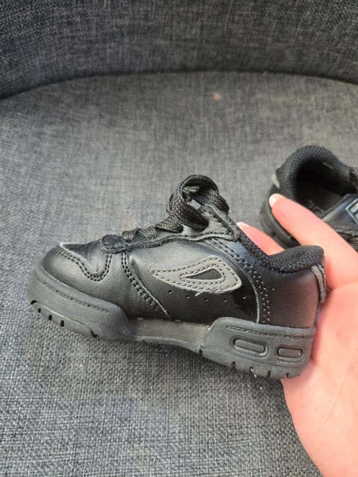 Basket fila pointure 20 noir - photo numéro 2