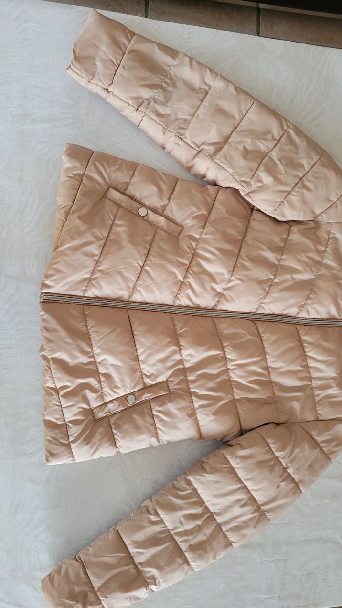 Doudoune à capuche, couleur beige, en taille M. - photo numéro 3