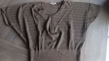 Pull à manches courtes. Zippé 