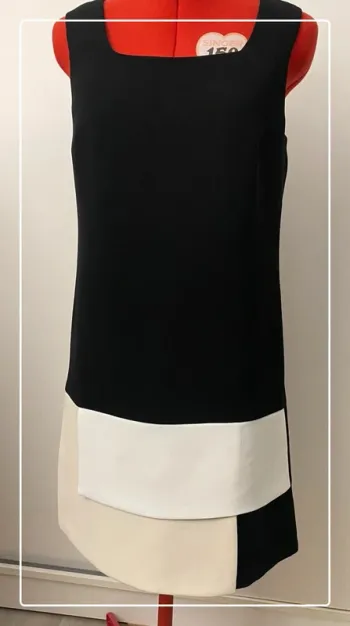 Robe noire et blanche droite annees 70 graphique Rinascimento