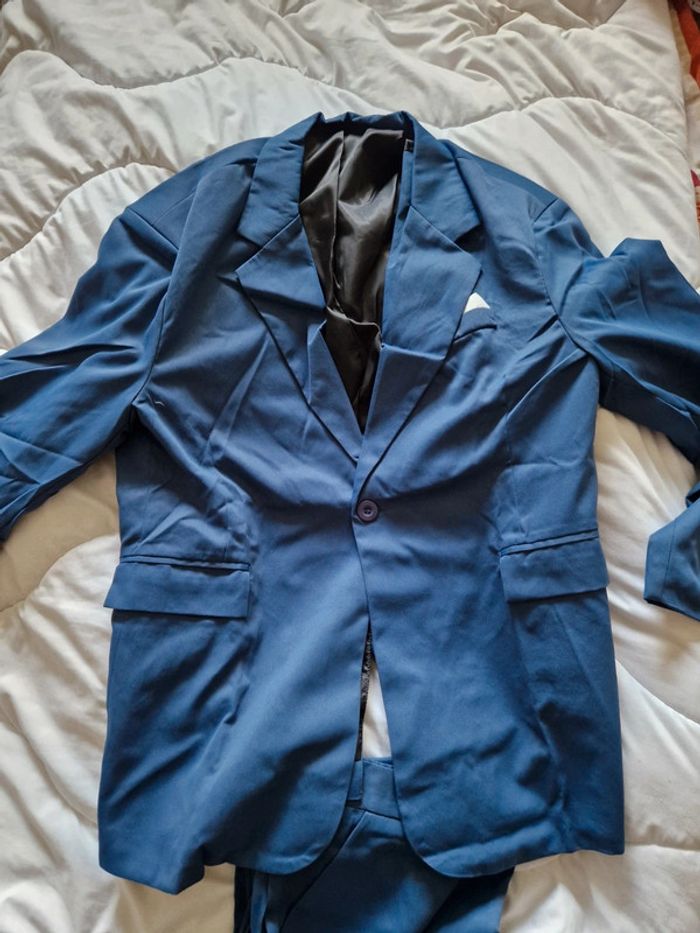 Costume homme avec noeud papillon