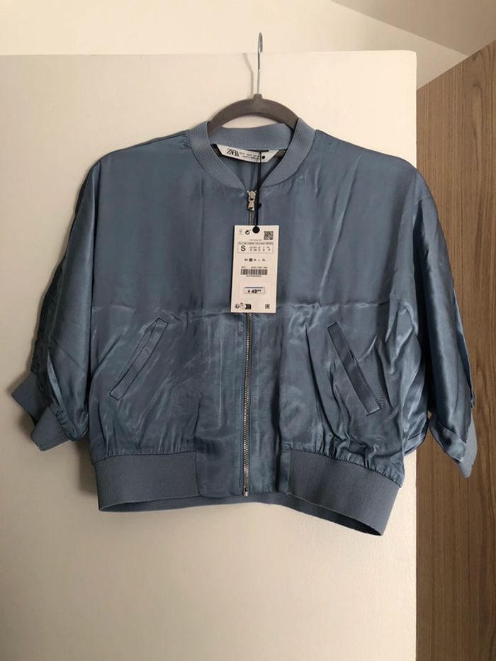 Superbe beau blouson aviateur court satiné Zara neuf avec étiquette taille S - photo numéro 2