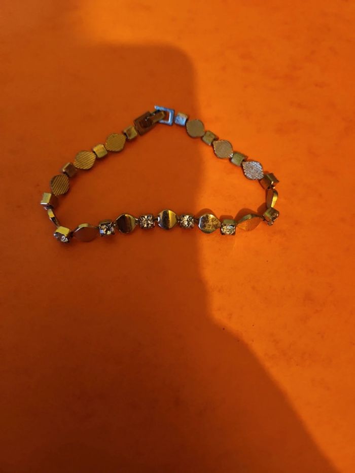 Bracelet doré et brillant