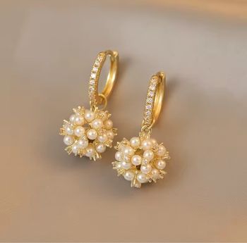 Boucles d’oreilles dorées & perles – Élégance intemporelle