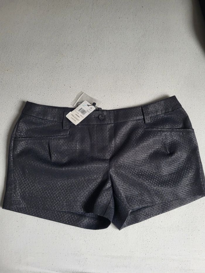 Magnifique short neuf
