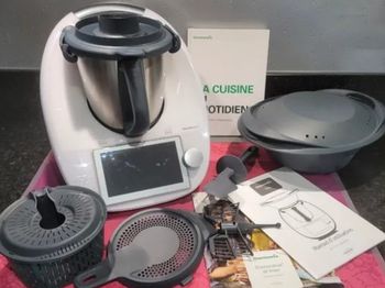 Thermomix TM6 blanc + accessoires le tout en parfait état aucun défaut quelconque