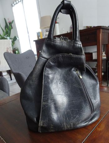 Sac à main / à dos à bretelles en cuir noir KATANA en forme de poire