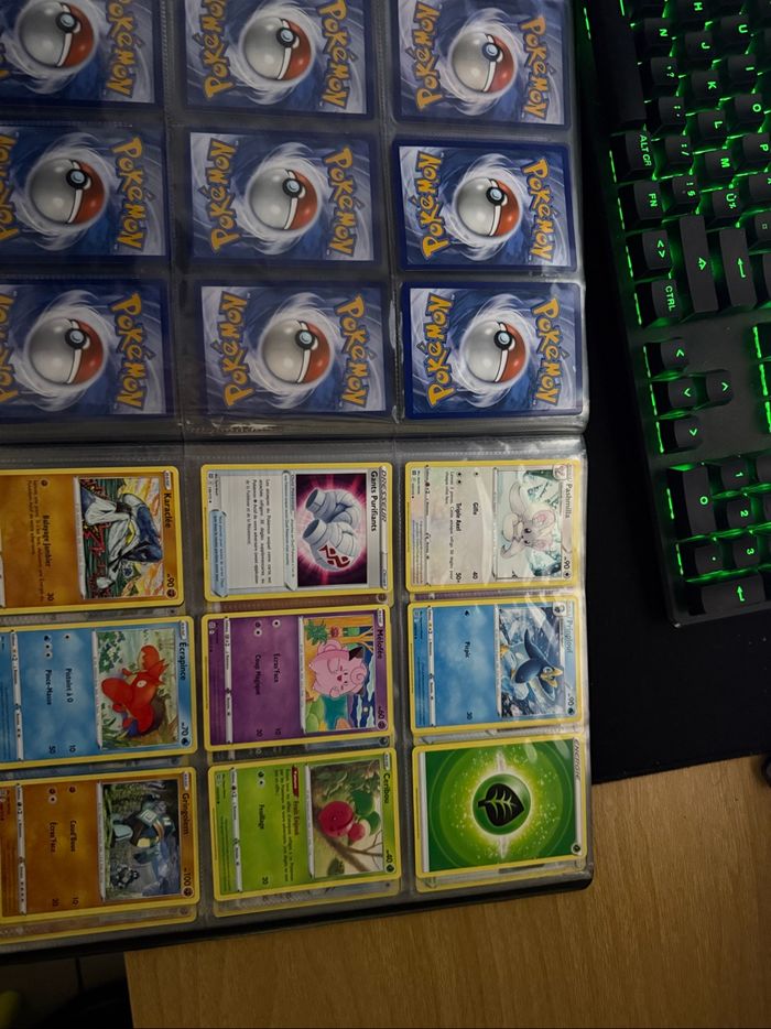 Classeur et carte pokemon de tout type - photo numéro 5