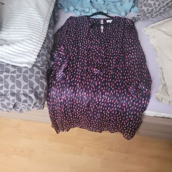 Robe mi longue bleue avec motif blanc  rose 