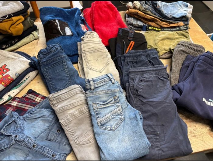 Gros lot de vêtements garçon enfant 4 ans - photo numéro 2