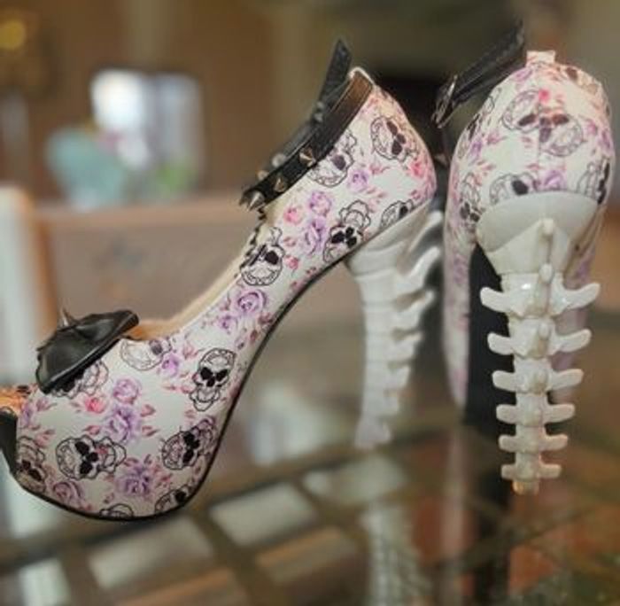 Chaussures têtes de mort talons squelette - photo numéro 2