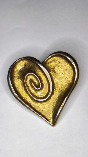 Broche coeur doré
