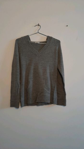 Pull gris à capuche