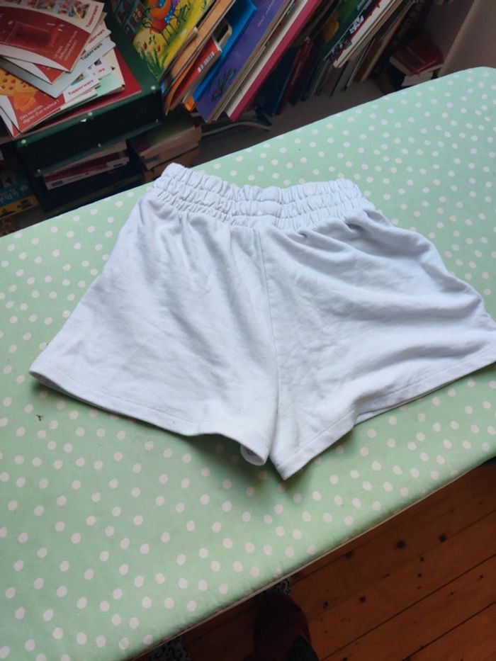 Short fille - photo numéro 3