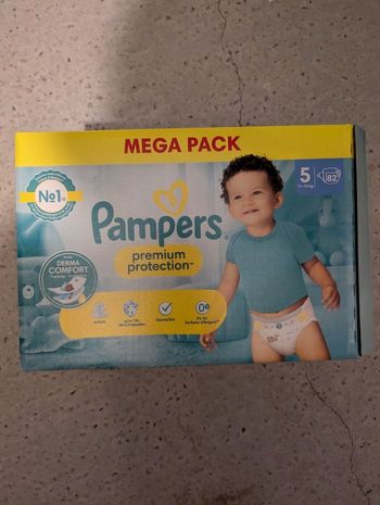 Couches Pampers