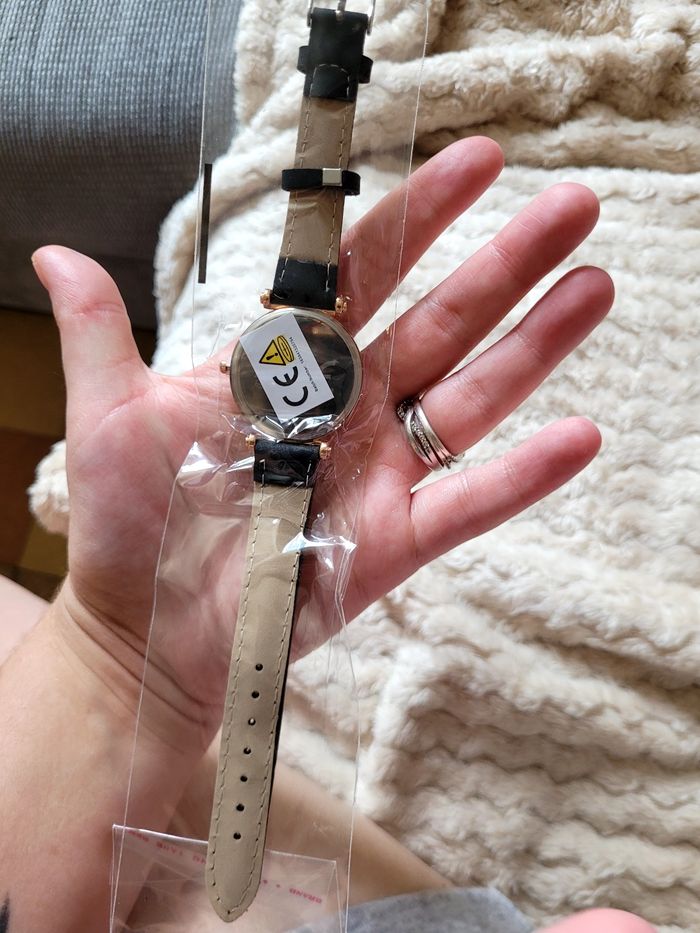 Montre quartz femme - photo numéro 3