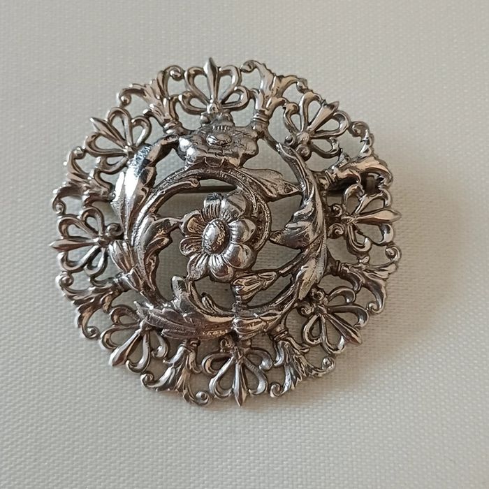 Broche vintage en métal argenté