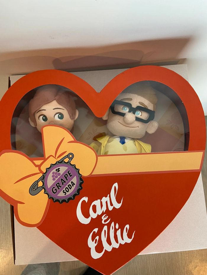 Ensemble peluche Disney Carl & Ellie boîte à cœur Pixar Up Saint-Valentin - photo numéro 4