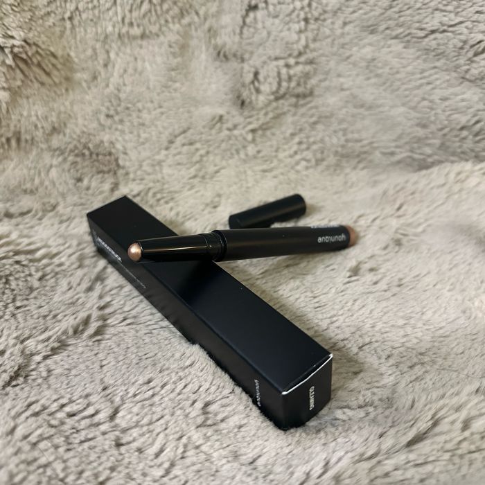 Gleaming stick Younique