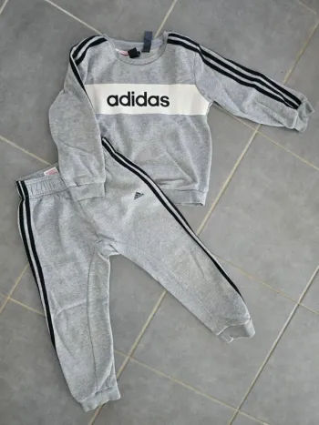 Ensemble jogging adidas gris