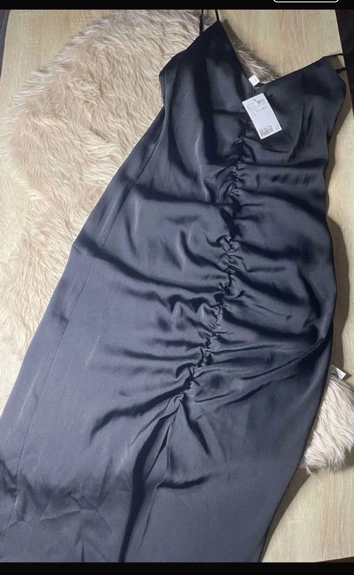 Robe de soiree / cocktail longue noir à bretelles moulante H&M Taille L / 40 Neuf avec étiquette - photo numéro 2