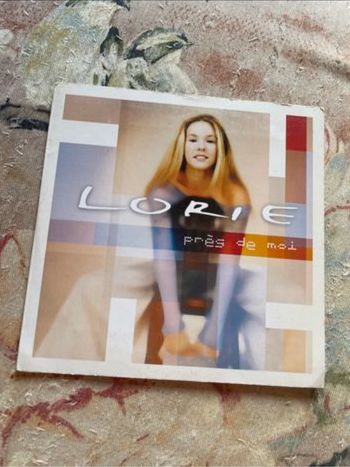 Lorie - Près de Moi