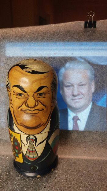 Poupée russe matriochka vintage représentant présidents  ex URSS