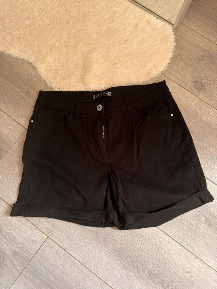Short noir