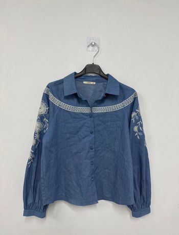 chemise bleu jean brodé blanc