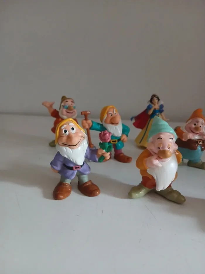 Lot 7 figurines blanche neige et nains - photo numéro 3