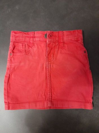 Jupe en jeans rouge
3 ans